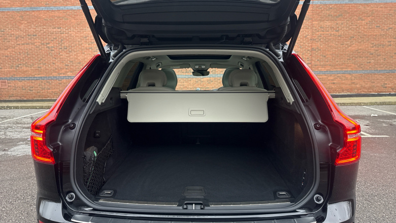 Volvo XC60 2.0 B5P Ultimate Dark 5dr AWD Geartronic Petrol Estate